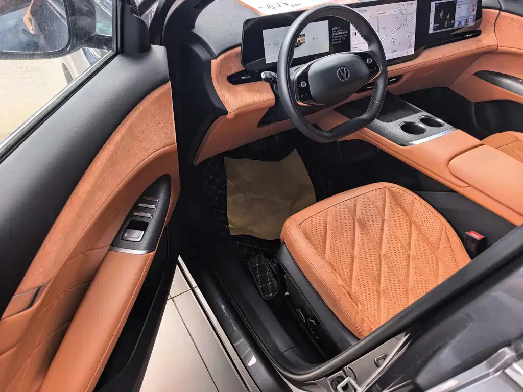 Changan CS75 PLUS 长安CS75 PLUS 2025款 第四代 UItra 2.0 T 新蓝鲸 智慧劲擎型