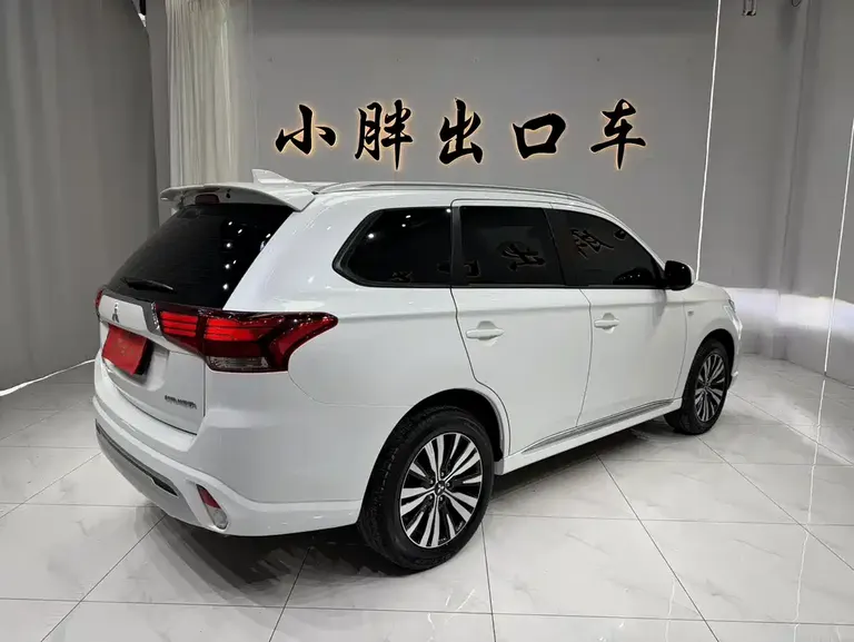Mitsubishi Outlander Facelift 2.0 L 2 WD Smooth Travel 5-seat