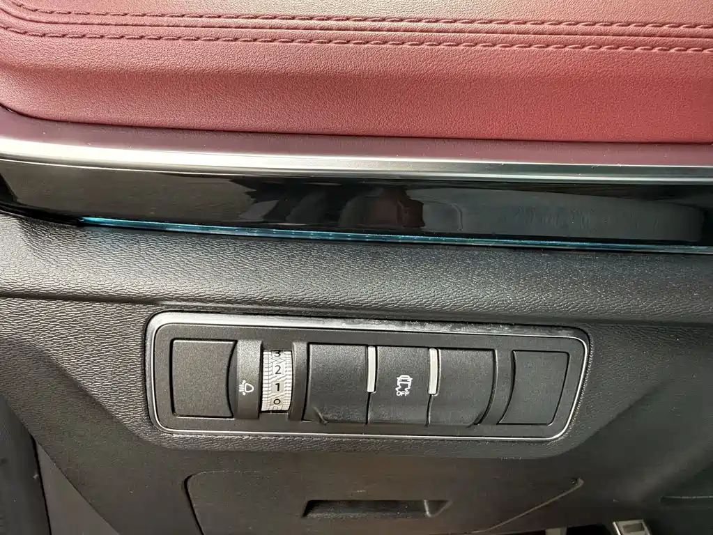 Jetour X70 PLUS 1.5 T DCT Brave PLUS 5-seat