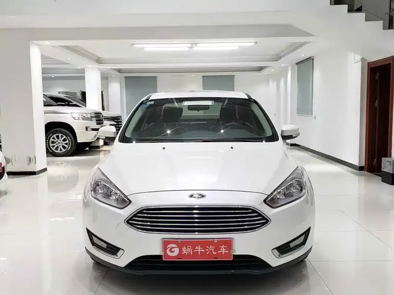 Ford Focus Sedan EcoBoost 125 Auto Super Style