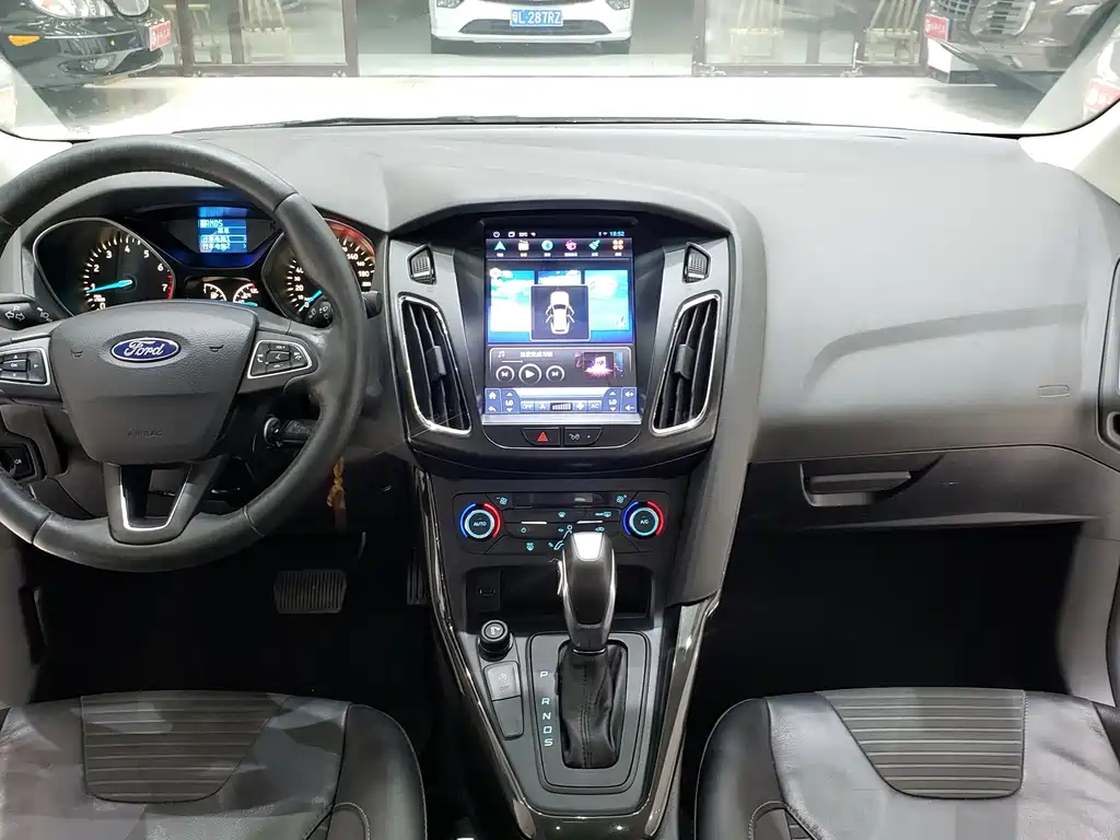 Focus Sedan EcoBoost 125 Auto Super Style