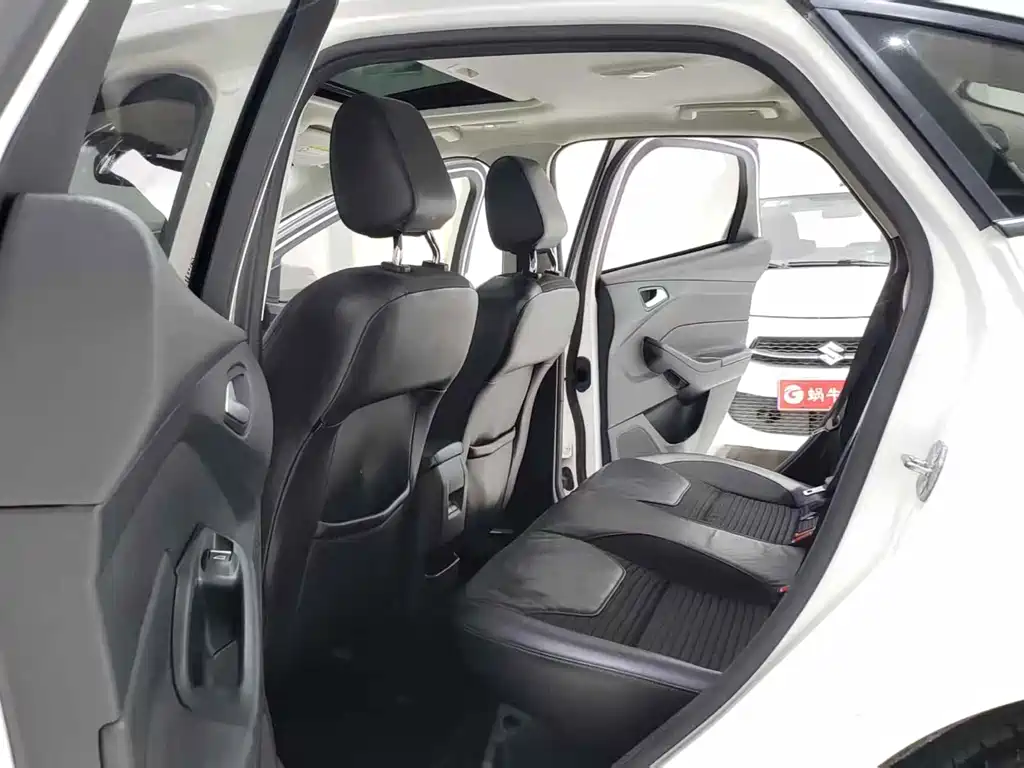 Focus Sedan EcoBoost 125 Auto Super Style