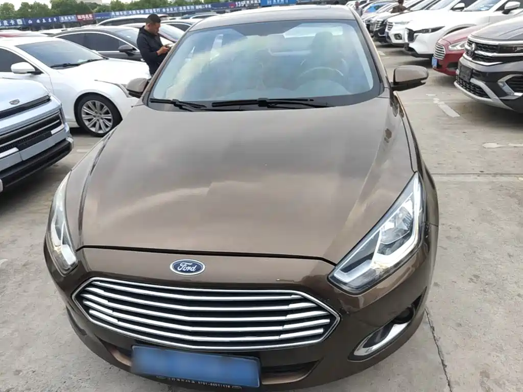 Escort 1.5 L Auto Fashion