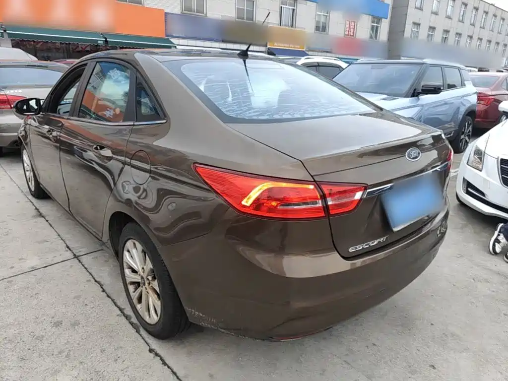 Escort 1.5 L Auto Fashion