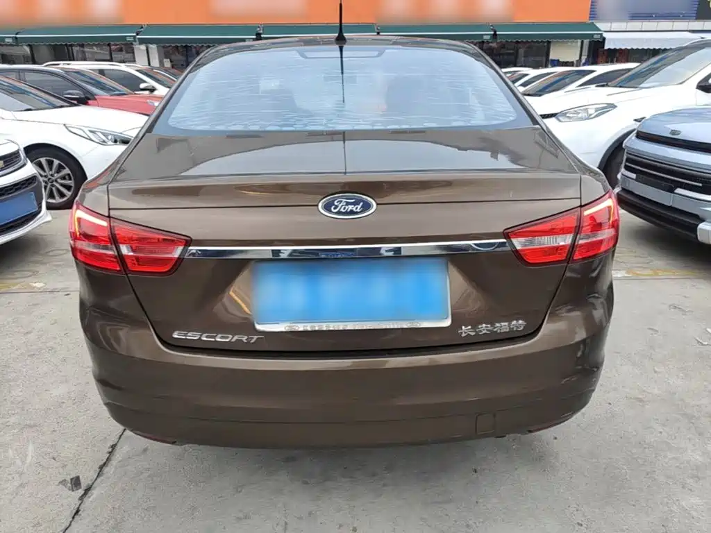 Escort 1.5 L Auto Fashion