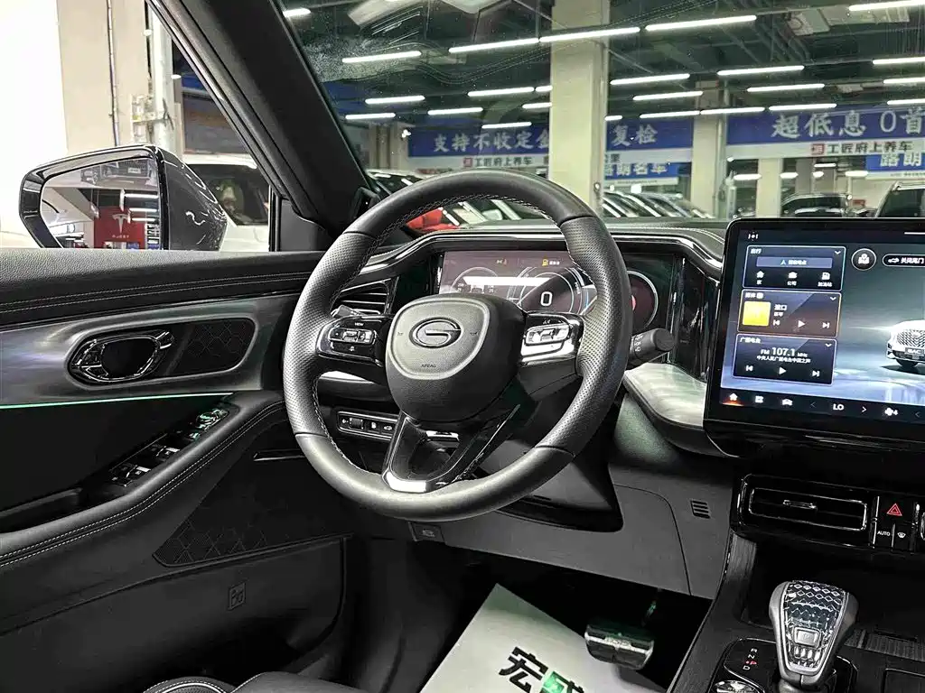 GAC Trumpchi GS8 Dual Engine Series 2.0 TM 2 WD Distinguished (7-seat)