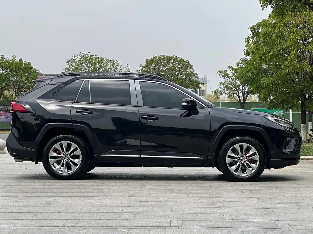 Wildlander 2.0 L CVT 4 WD Luxury PLUS