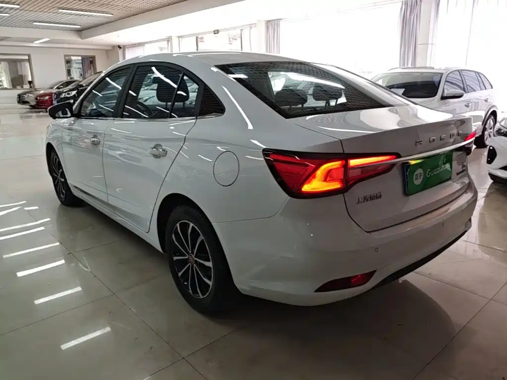 Roewe i5 1.5 L Auto 4 G Connected Leading Luxury Flagship