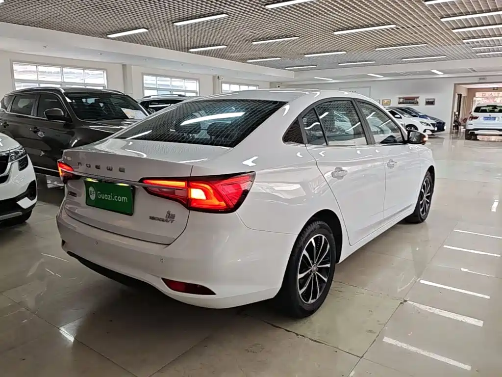 Roewe i5 1.5 L Auto 4 G Connected Leading Luxury Flagship