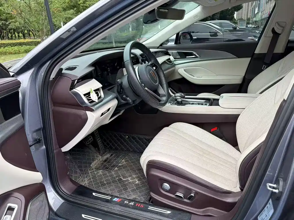 Hongqi H5 1.5 T DCT Connected Flagship Joy