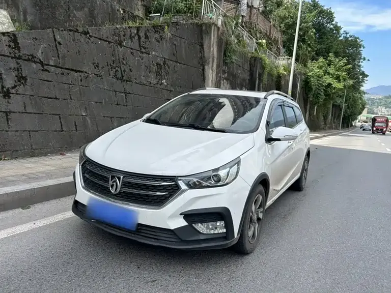 Baojun 310 W 1.5 L Auto Luxury CN-V
