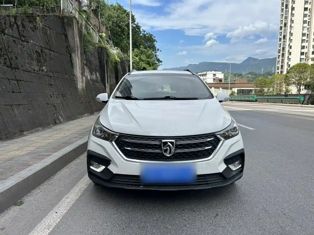 Baojun 310 W 1.5 L Auto Luxury CN-V