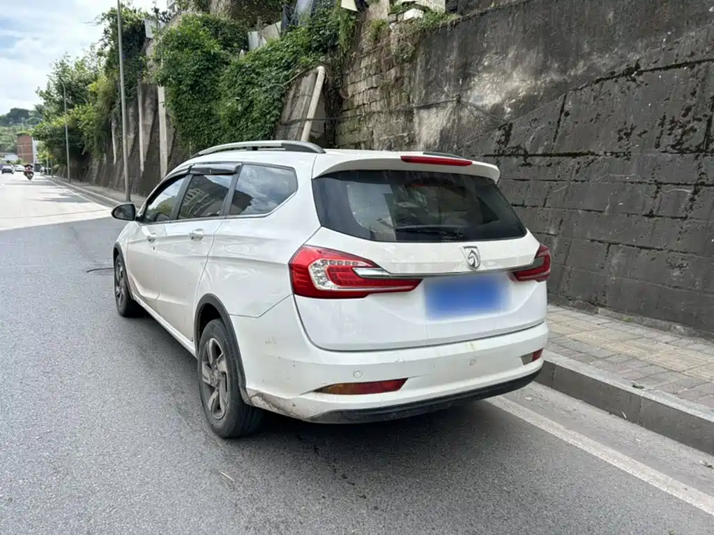 Baojun 310 W 1.5 L Auto Luxury CN-V