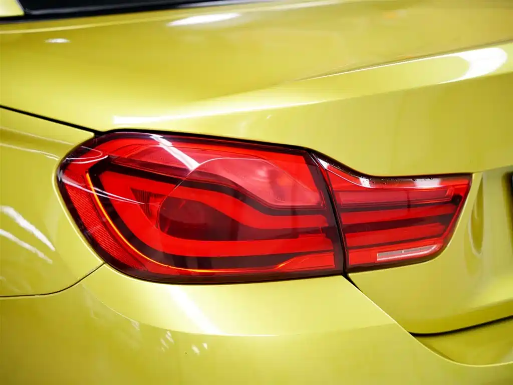 BMW M4 M4 Convertible Coupe