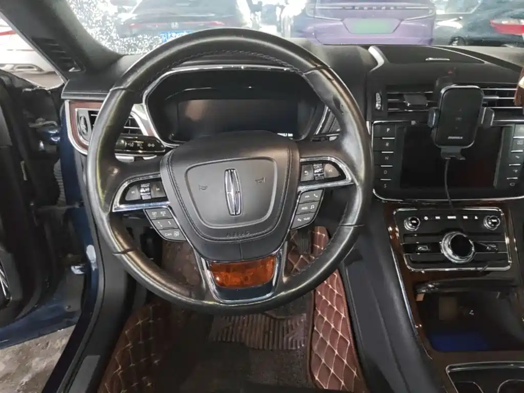 Lincoln Continental 2.0 T 2 WD Honor Shine