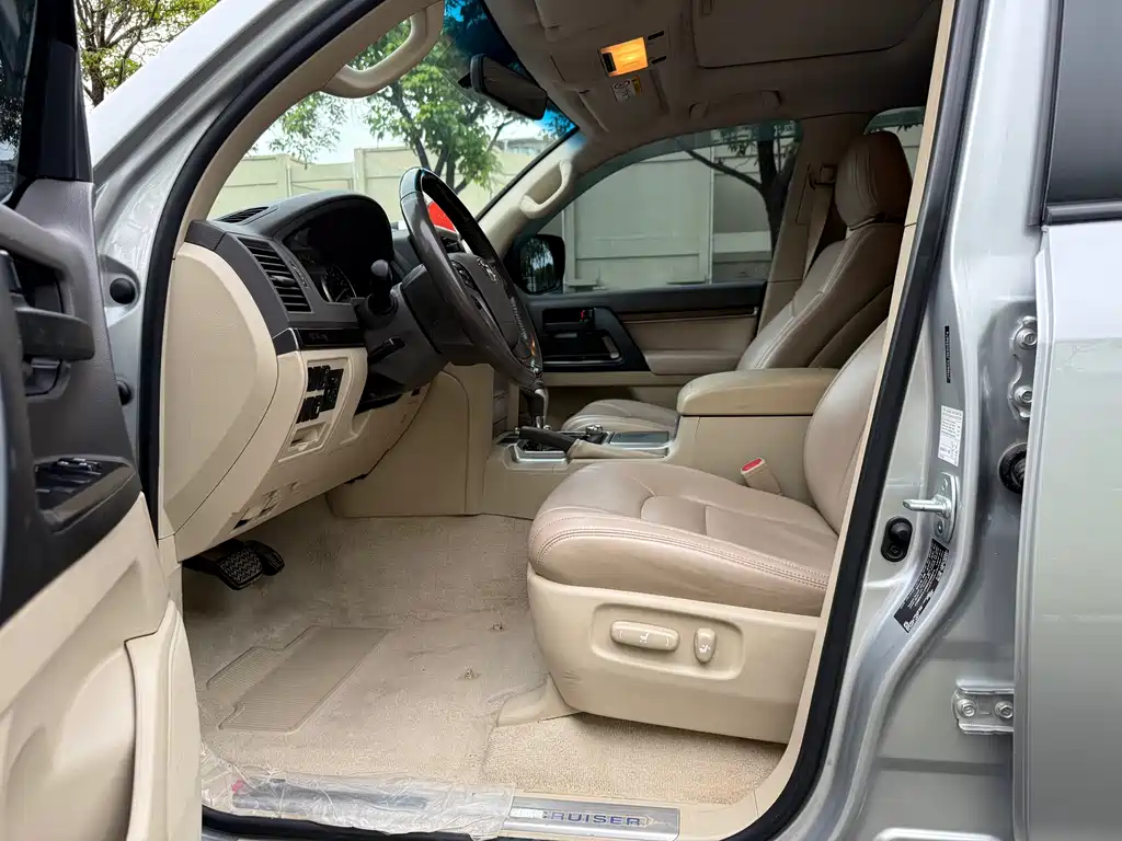 Land Cruiser (Import) 兰德酷路泽(进口) 2019款 4.0 L E-XR 中东版