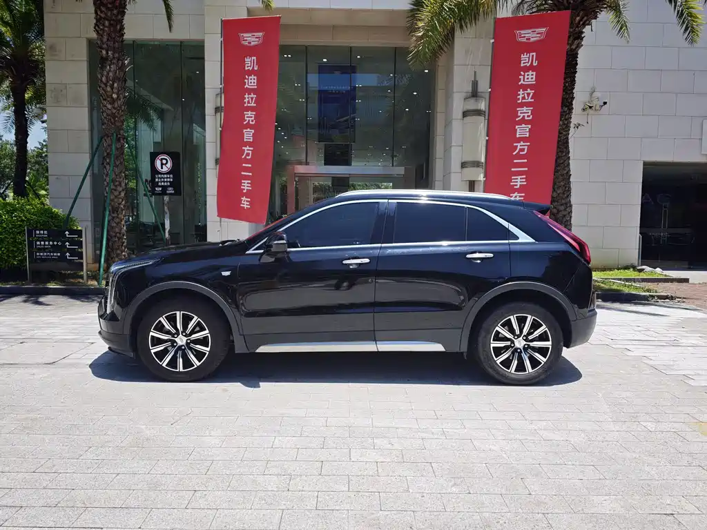 Cadillac XT4 28 T 2 WD Leading