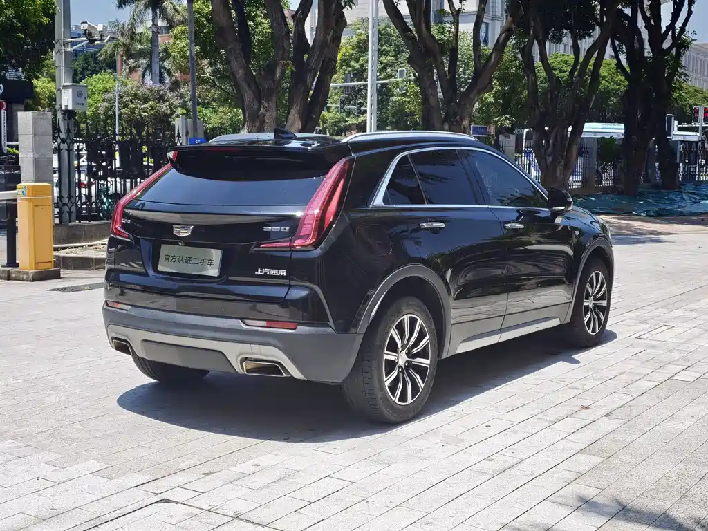Cadillac XT4 28 T 2 WD Leading