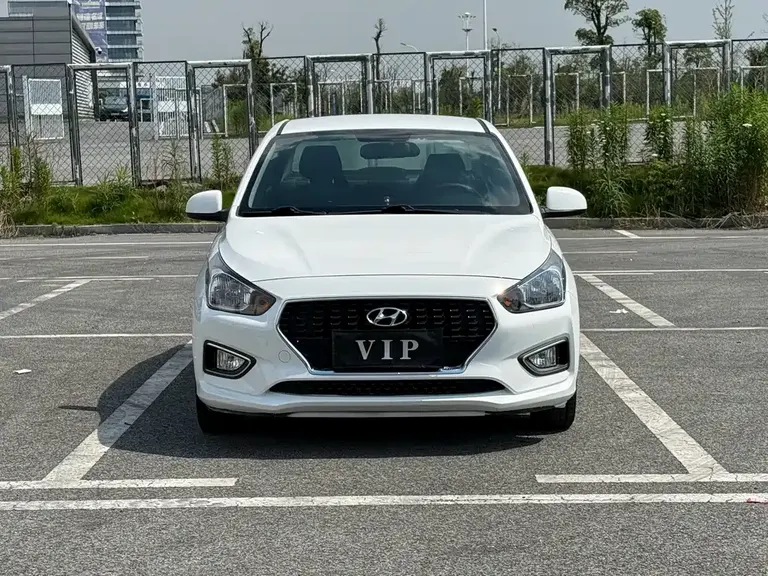 Hyundai Accent 1.4 L Manual Radiant CN-V