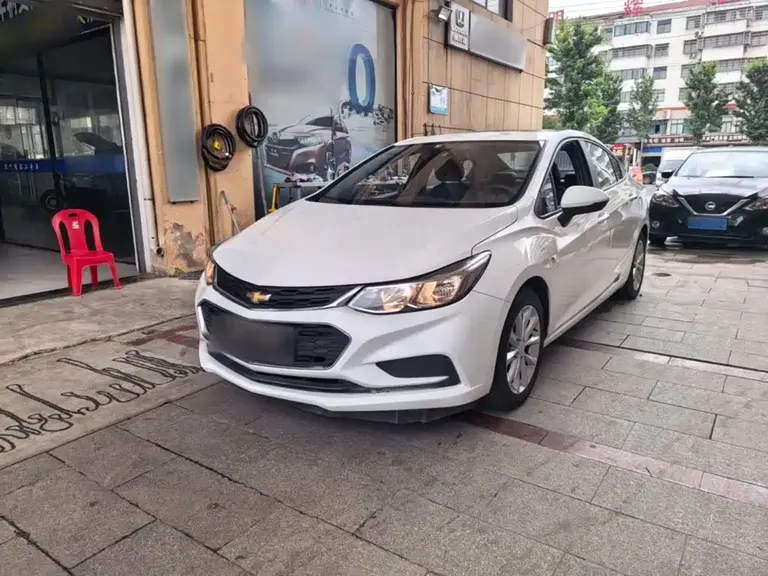 Chevrolet Cruze 320 Auto Pioneer Sunroof
