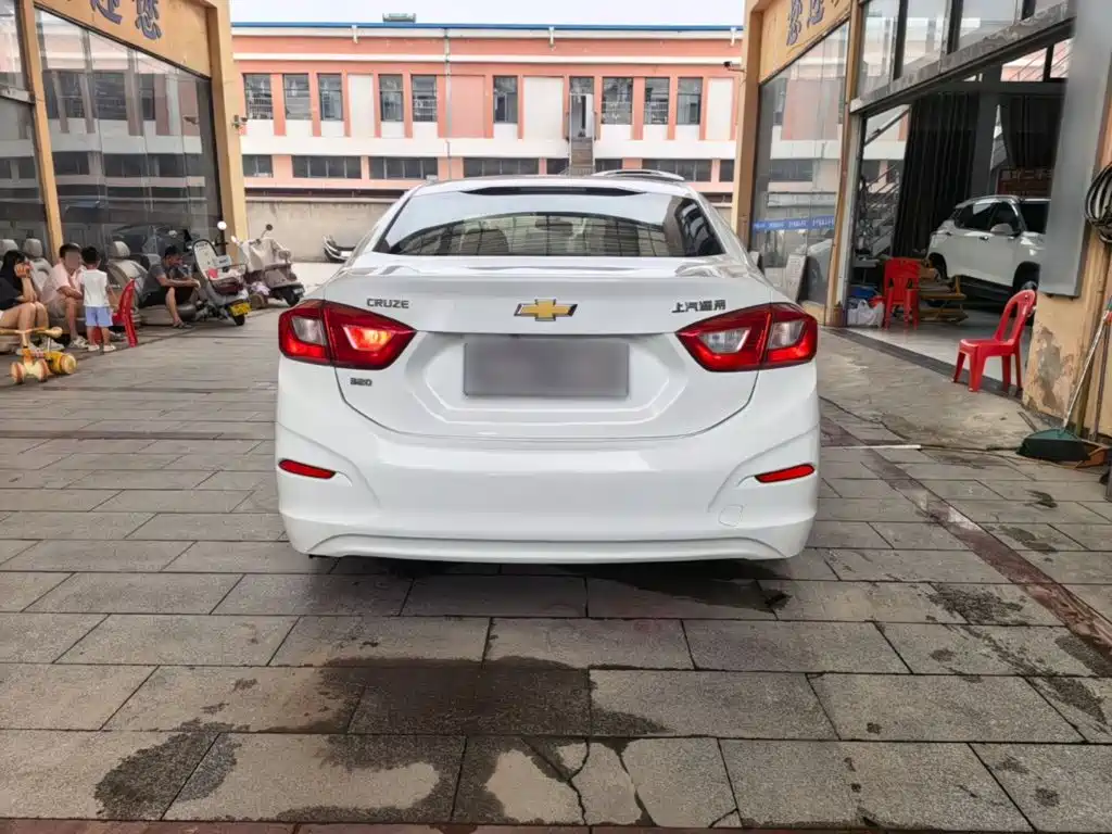 Cruze 320 Auto Pioneer Sunroof