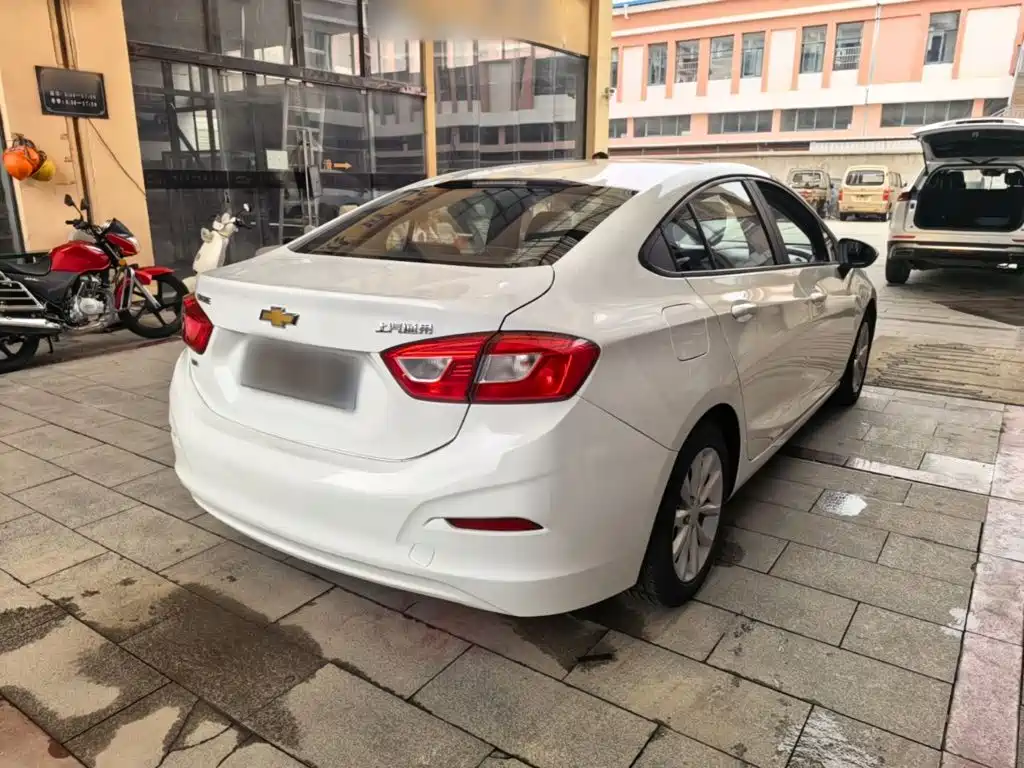 Cruze 320 Auto Pioneer Sunroof