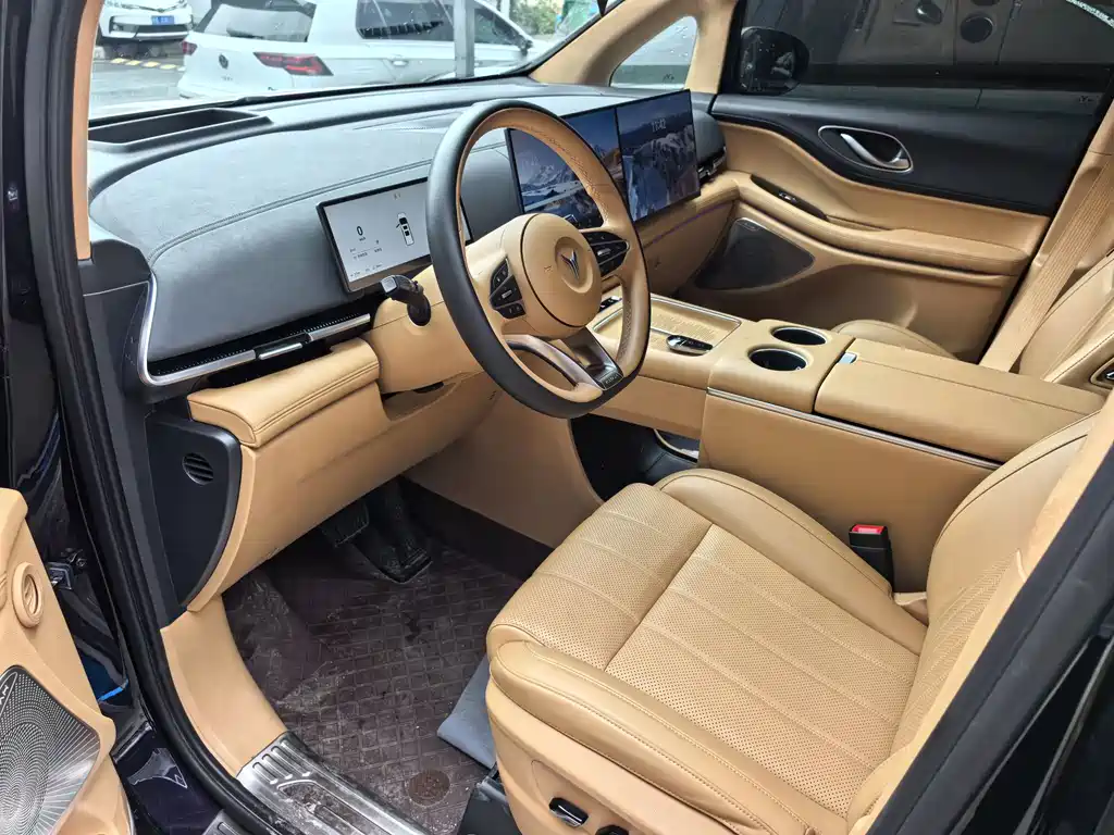 Voyah Dreamer PHEV 4 WD Flagship Kunpeng