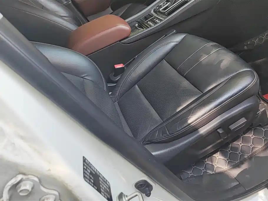 GAC Trumpchi GS8 320 T 2 WD Luxury Connected (7-seat)