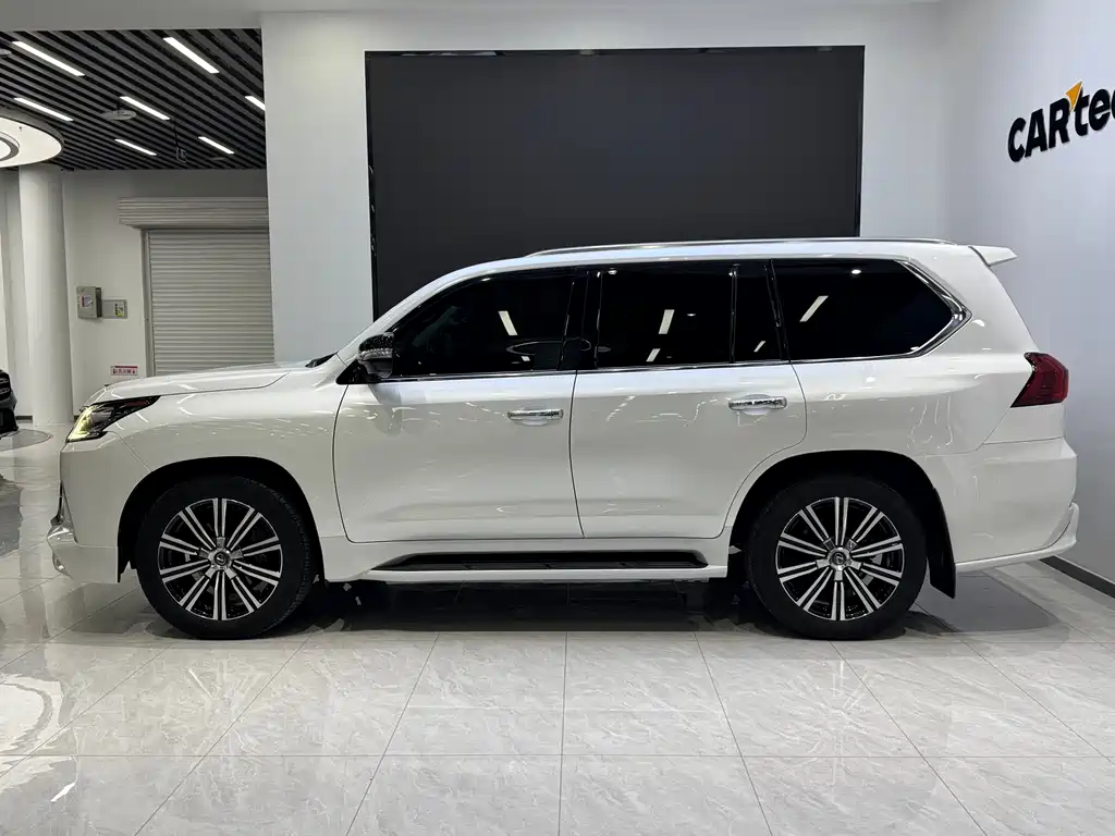 Lexus LX 570 Peak Special Edition