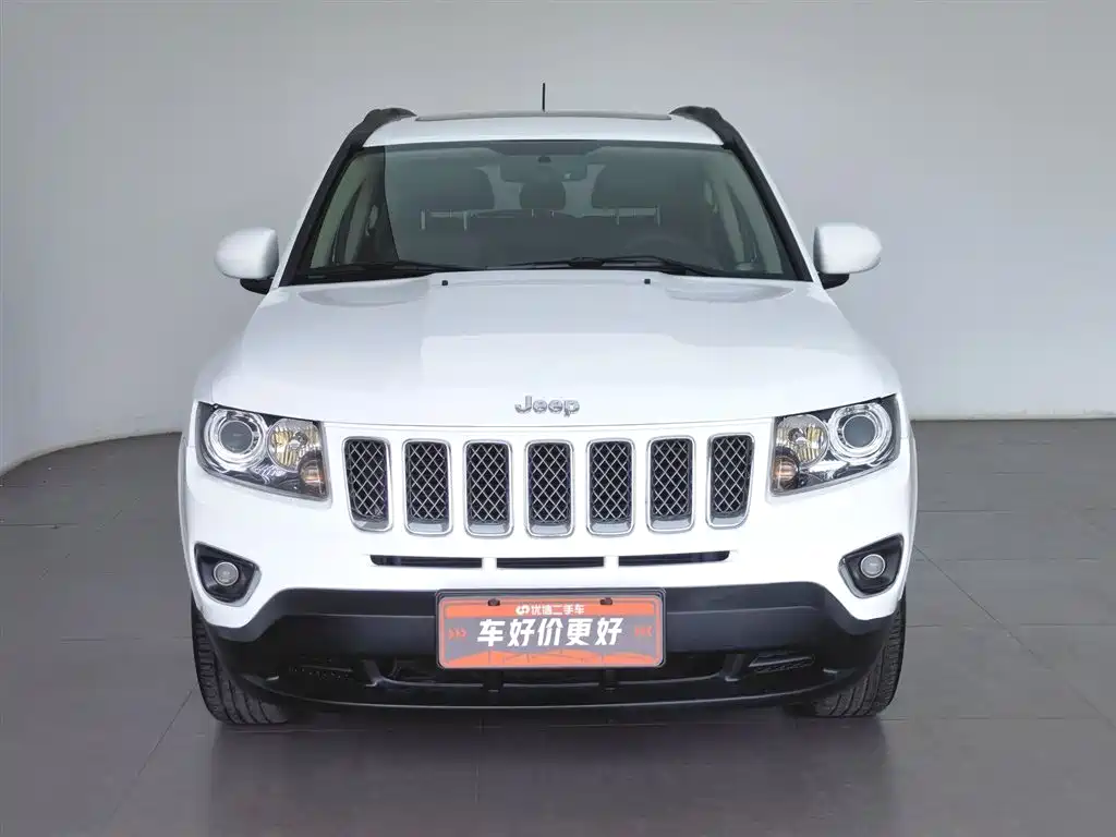 Compass (Import) 2.0 L 2 WD Luxury