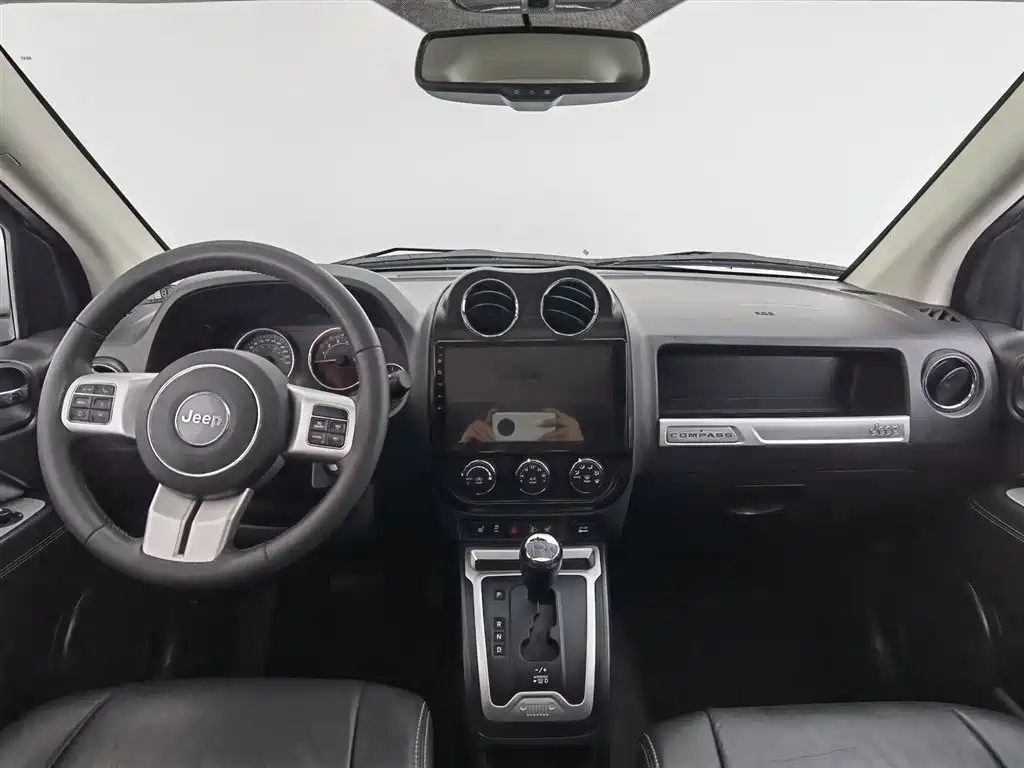 Compass (Import) 2.0 L 2 WD Luxury