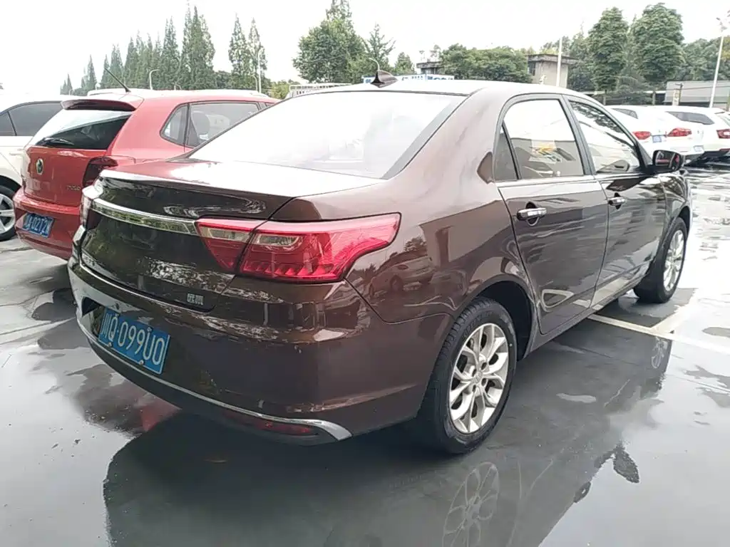Vision 1.5 L Auto Distinguished