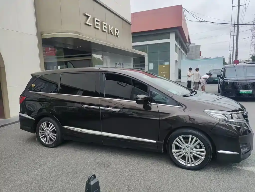 Elysion 2.4 L Style