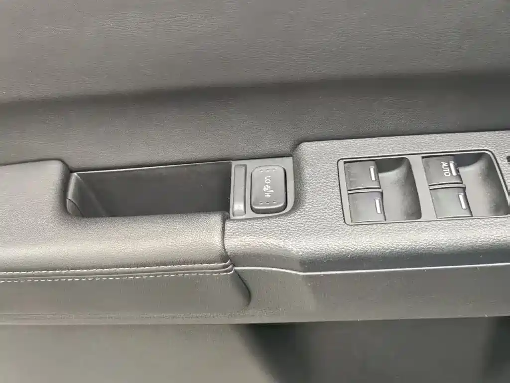 Elysion 2.4 L Style