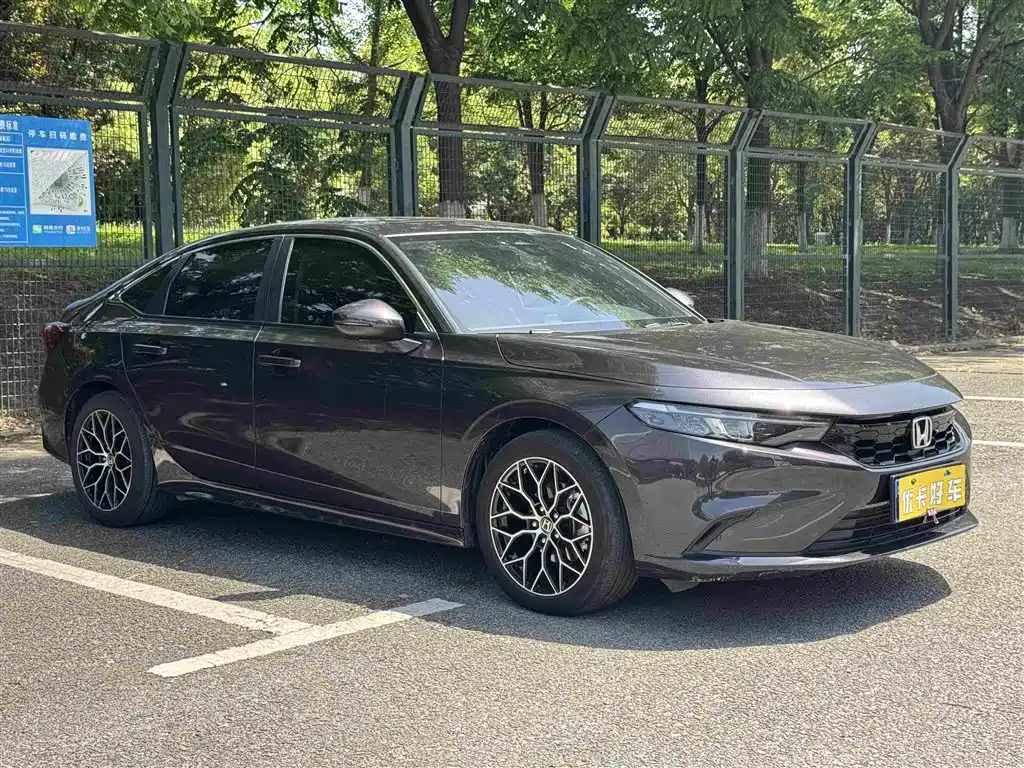 Integra 240 TURBO CVT Luxury