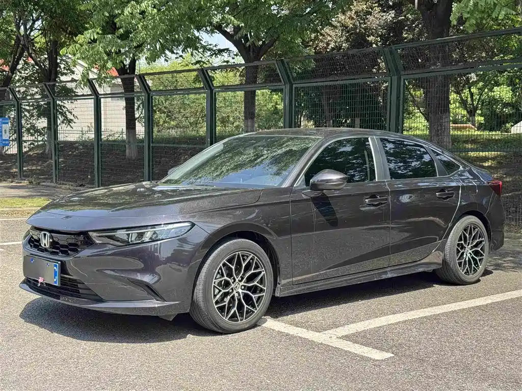 Integra 240 TURBO CVT Luxury