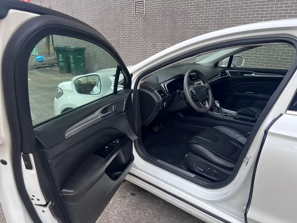 Mondeo 2.0 L GTDi240 Luxury Sport
