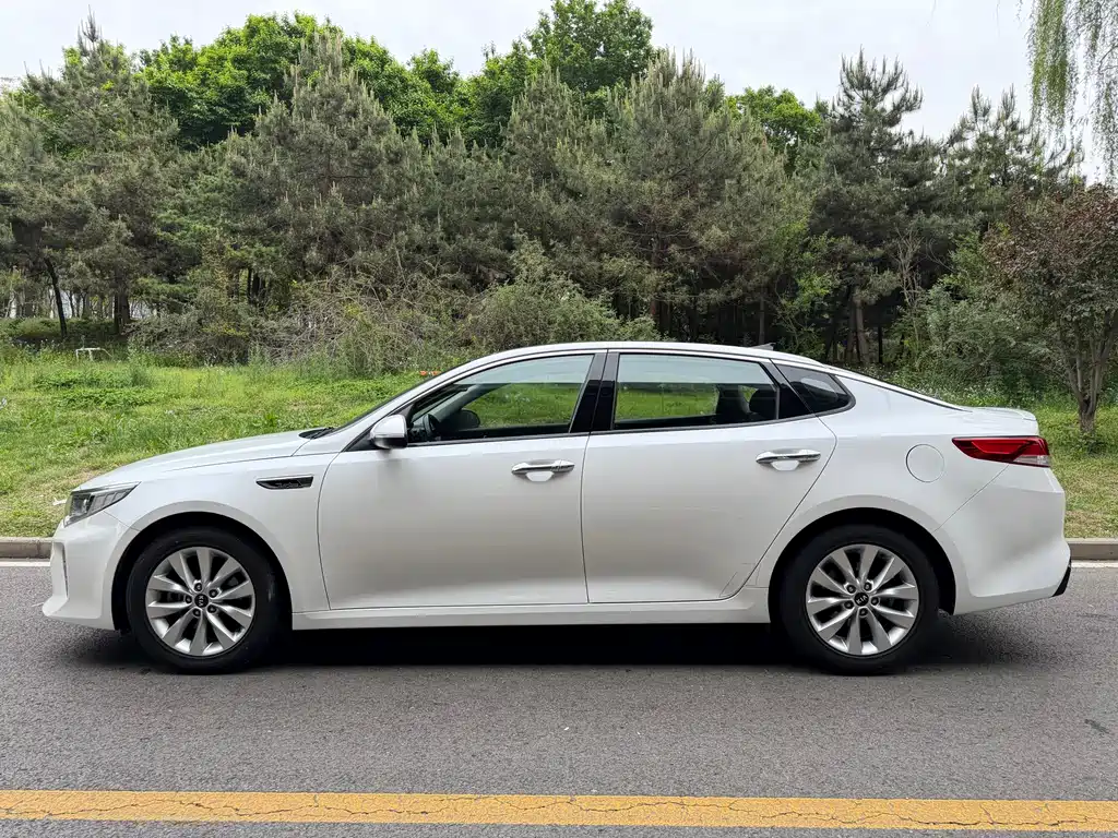 Kia K5 1.6 T Auto LUX