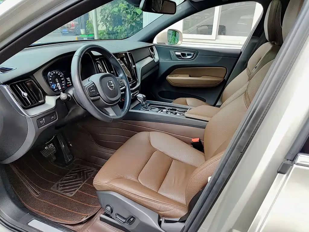 Volvo XC60 T5 4 WD Smart Ease Luxury
