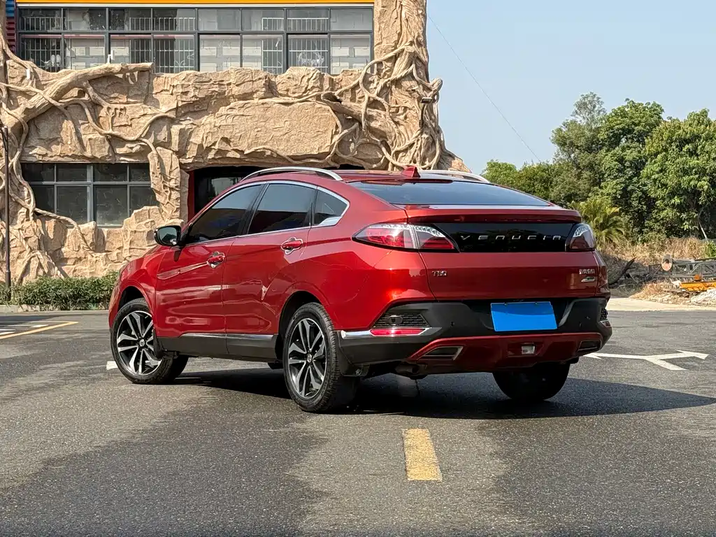 Venucia T90 2.0 L CVT Smart Style