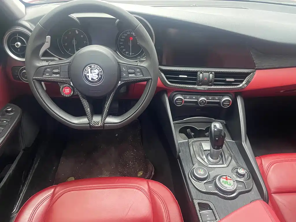 Giulia 2.0 T 280 HP Black Package Black Label Limited