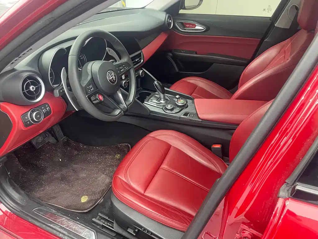 Giulia 2.0 T 280 HP Black Package Black Label Limited