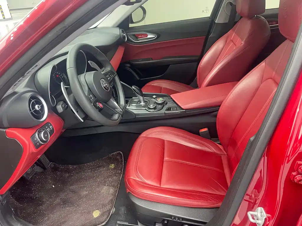 Giulia 2.0 T 280 HP Black Package Black Label Limited
