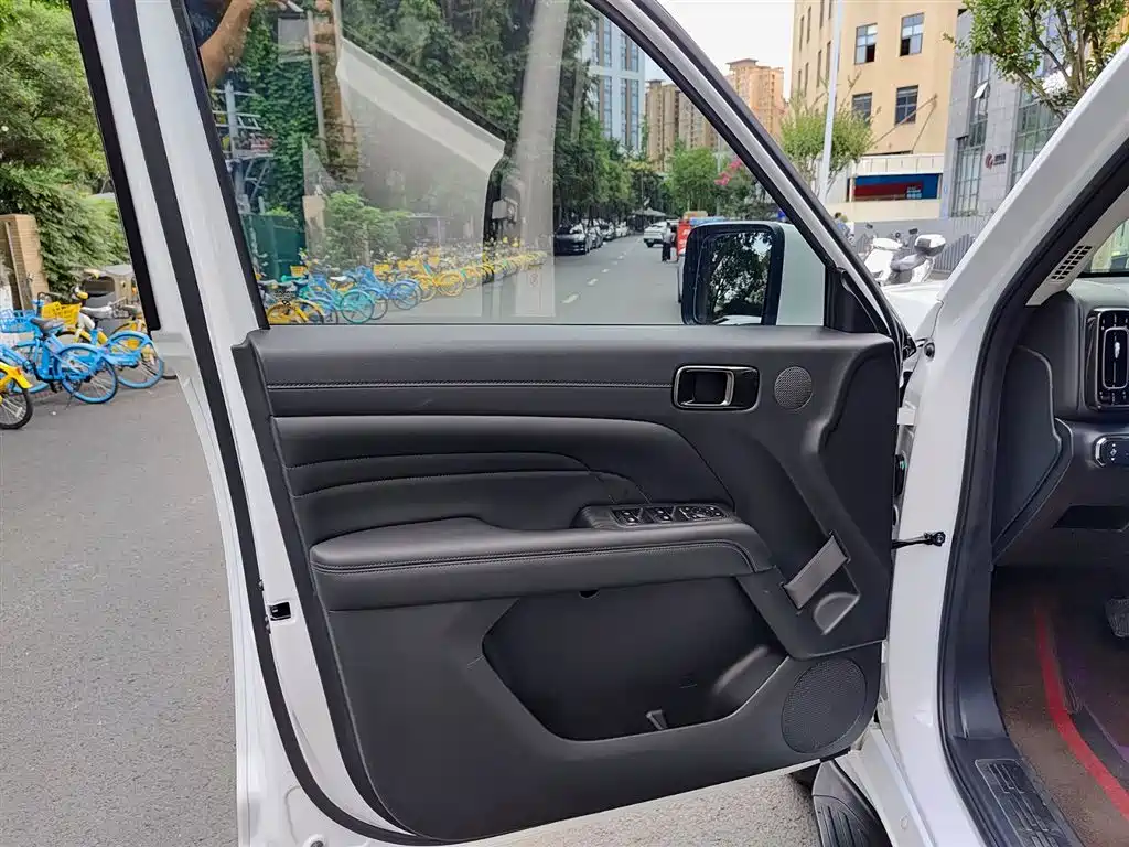 Haval H9 哈弗H9 2024款 2.0 T 汽油四驱探境版