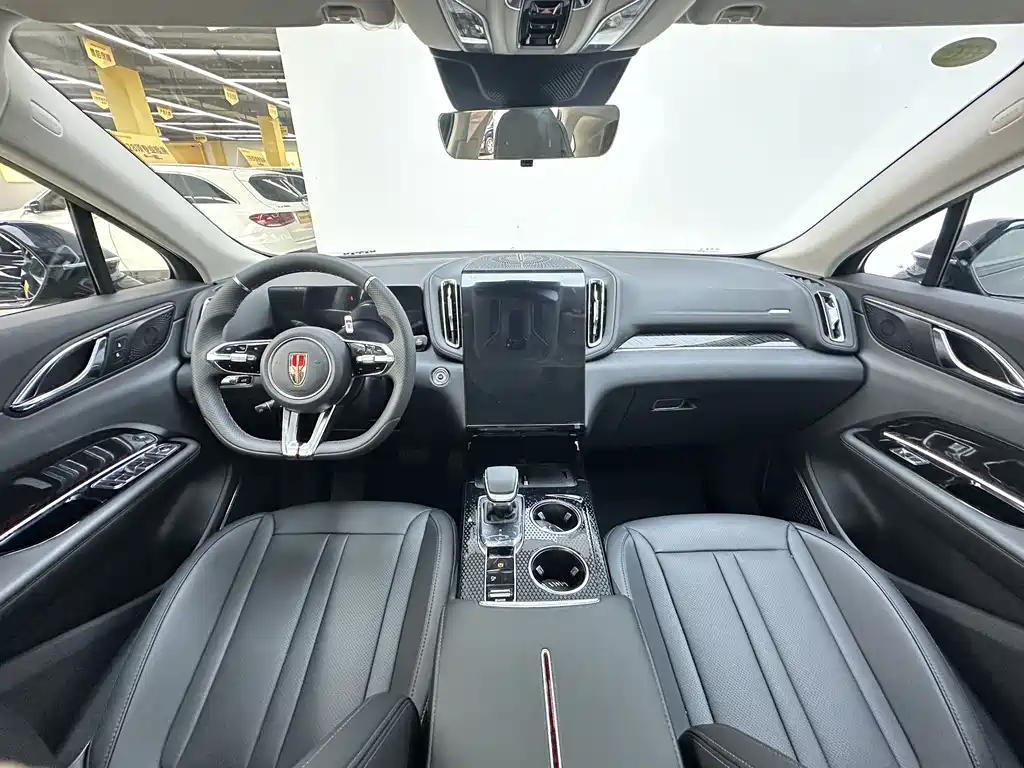 Hongqi HS3 PHEV 115 km Power Action
