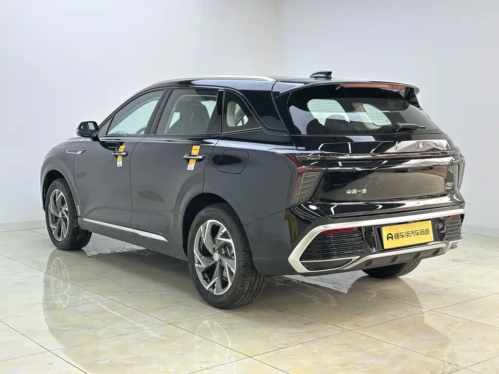 Hongqi HS3 PHEV 115 km Power Action