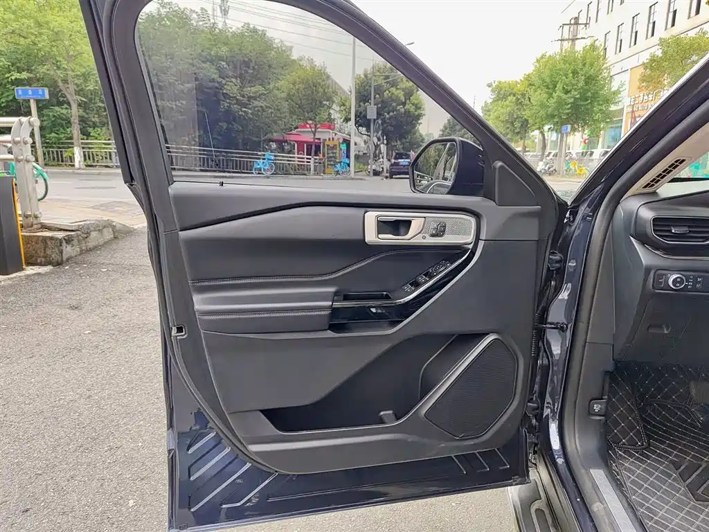 Explorer EcoBoost 285 4 WD Titanium 7-seat