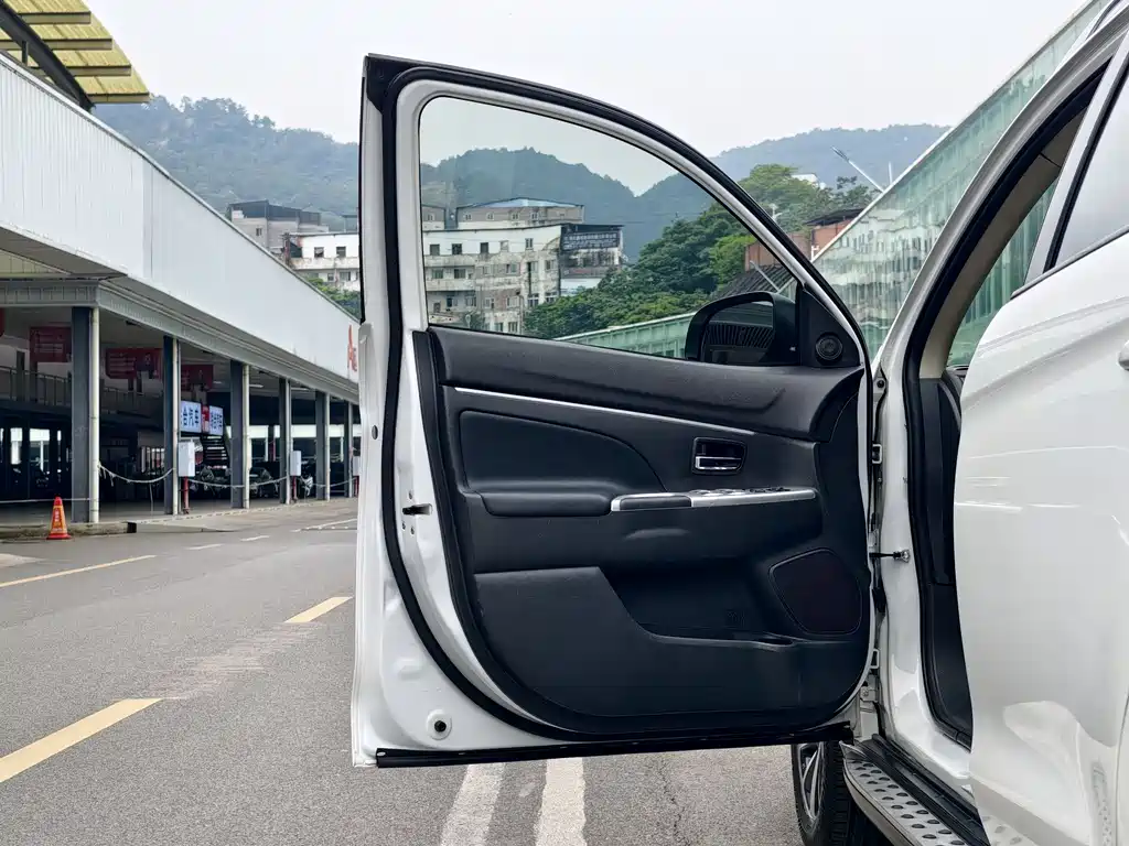 ASX 2.0 L CVT 2 WD Premium