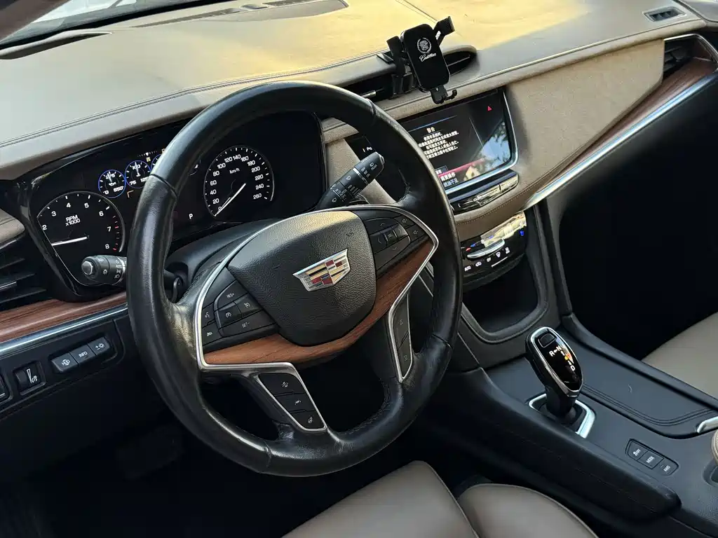 Cadillac XT5 Anniversary Celebration 28 T 4 WD Platinum