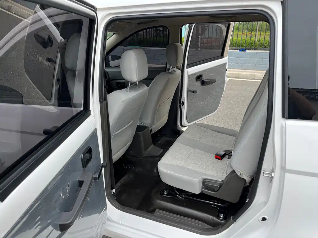 Wuling Hongguang Facelift 1.5 L S Comfort Electric Assist LAR